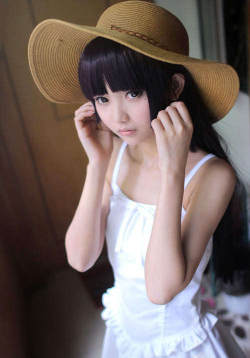 可爱coser猫梓子面容似真人娃娃