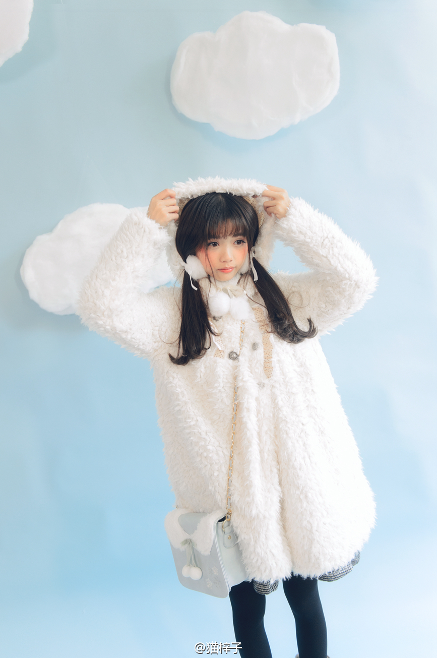 可爱coser猫梓子面容似真人娃娃