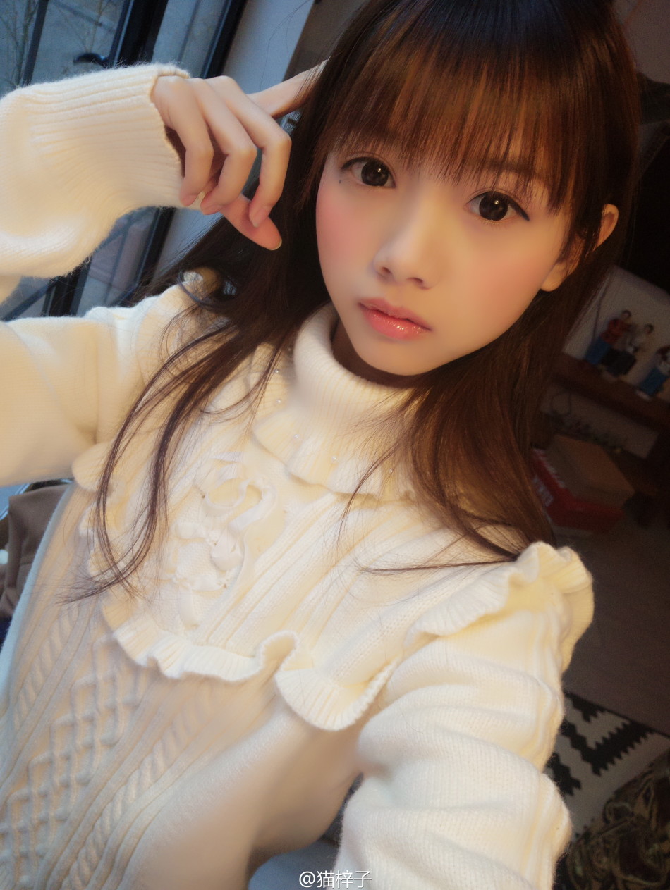 可爱coser猫梓子面容似真人娃娃