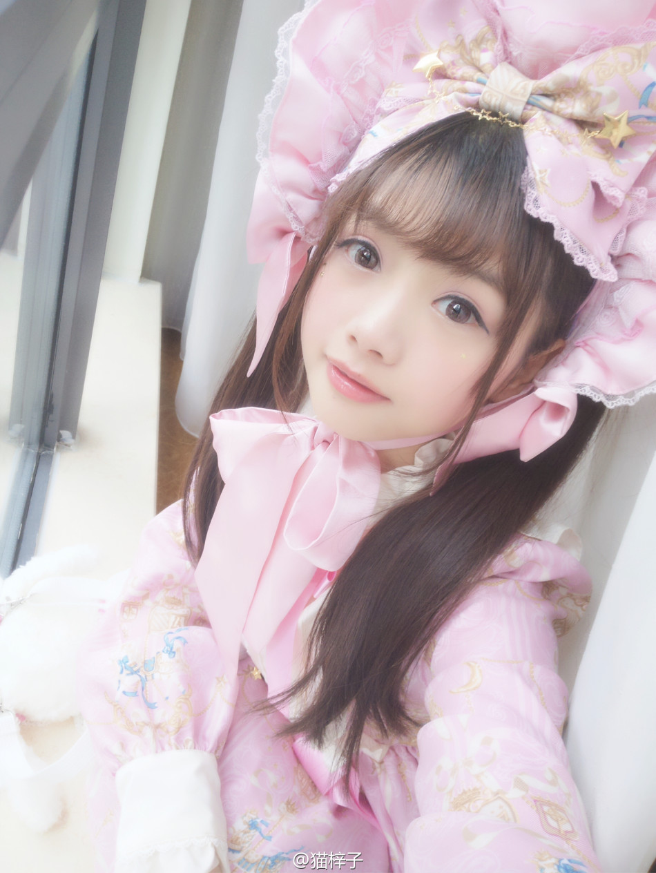 可爱coser猫梓子面容似真人娃娃