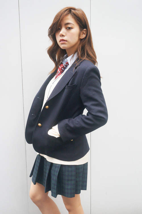 今年20岁的日本模特池田依来沙外形亮眼,出道后就成为了知名的少女