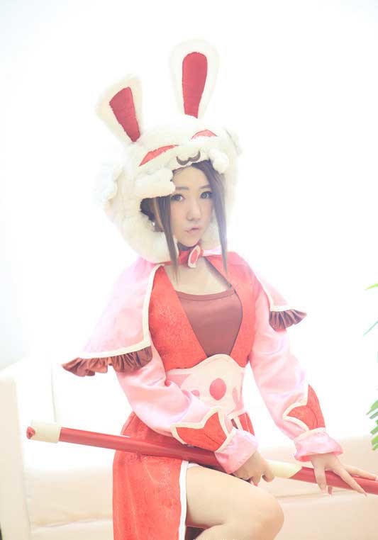 showgirl妃小美细腰嫩乳受追捧