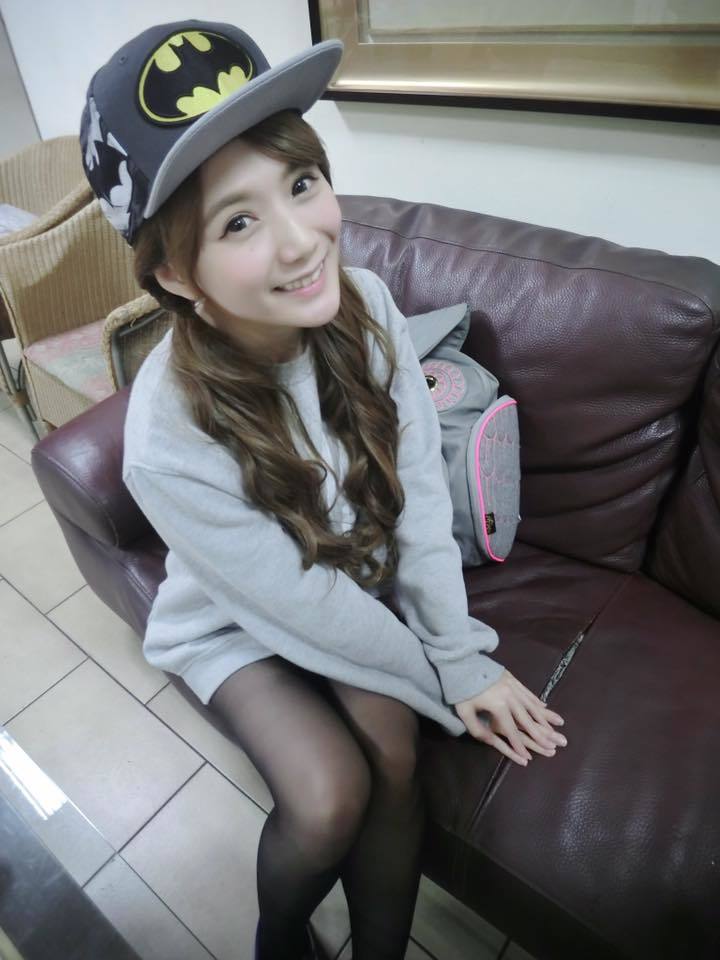 虎牙妹大尺度cos海贼王蕾贝卡