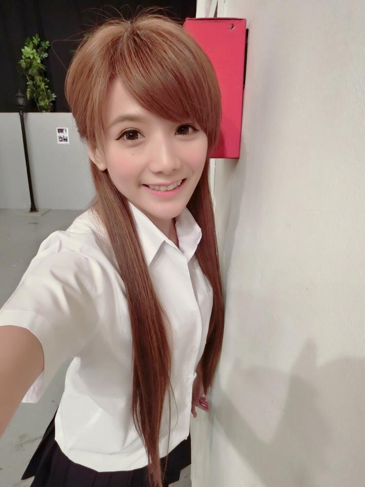 虎牙妹大尺度cos海贼王蕾贝卡