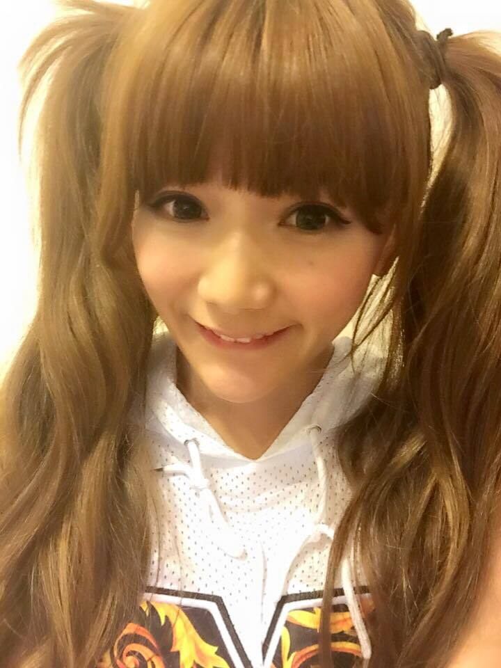 虎牙妹大尺度cos海贼王蕾贝卡