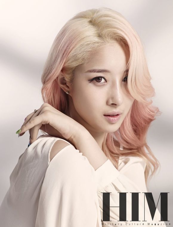 > 韩女团代言游戏 舞蹈表演出位