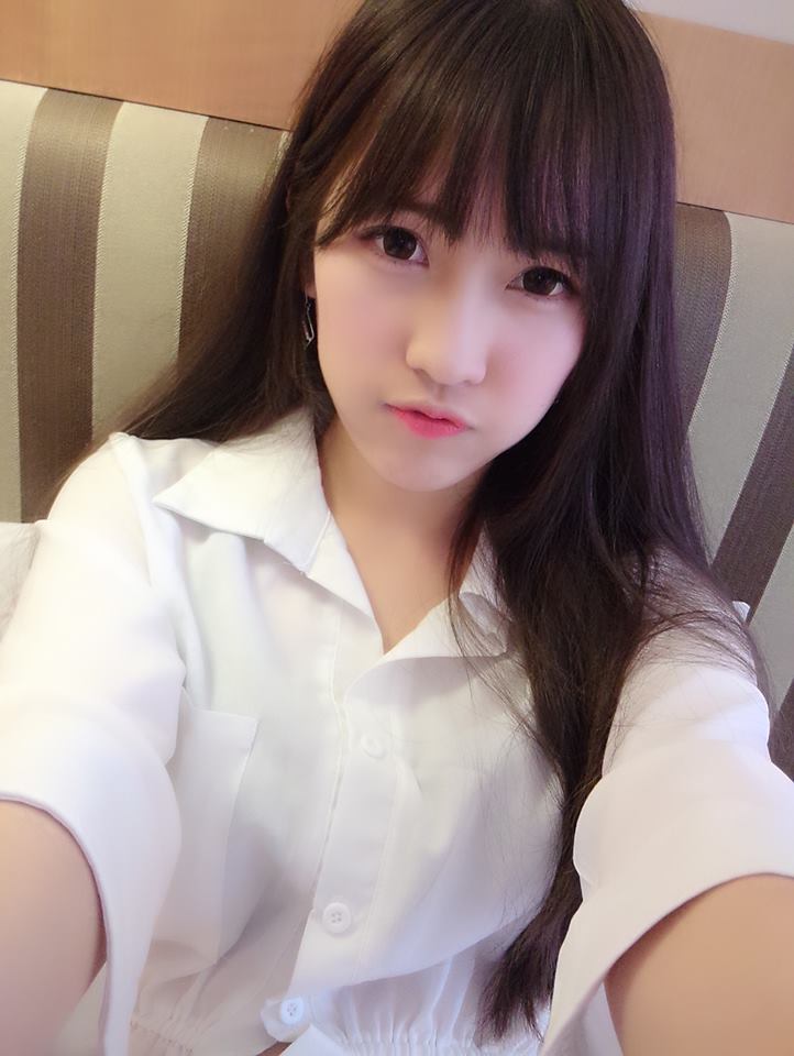 很快就有大神找到了这个妹子的真实身份:她叫lele,是台湾logi a team