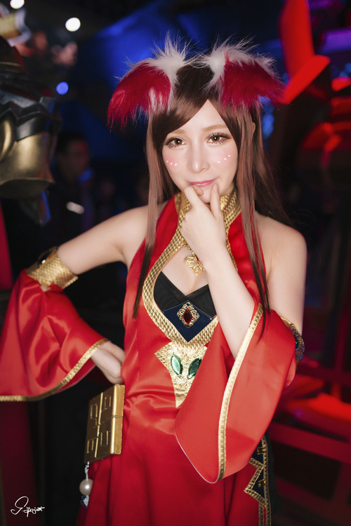 性感嫩模cos胸狠"骑士公主"