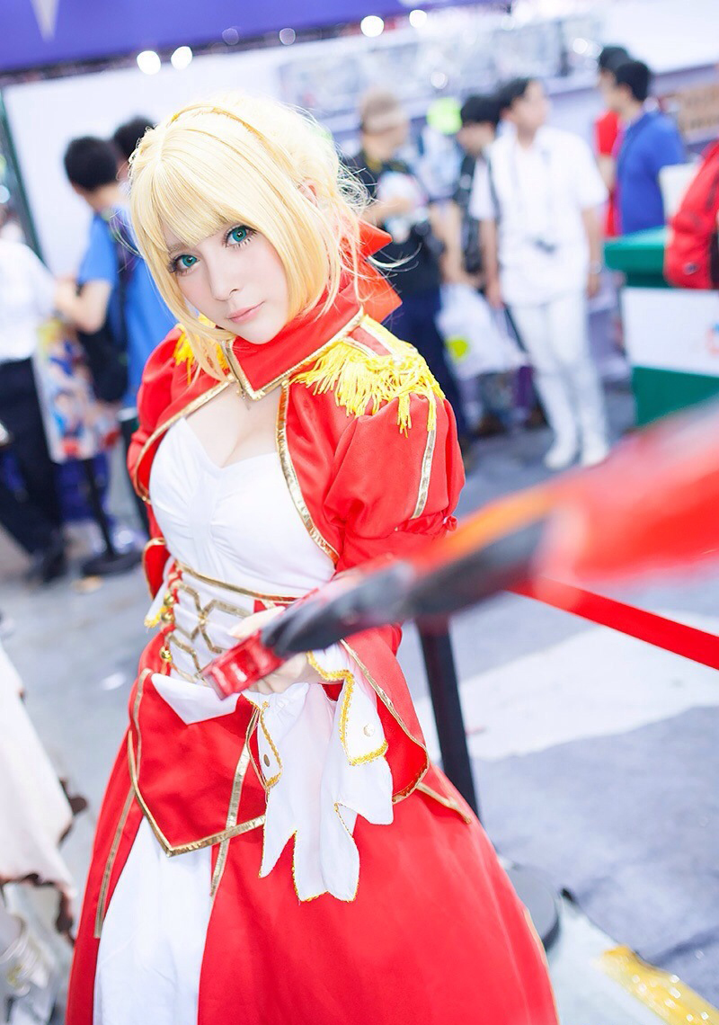 性感嫩模cos胸狠"骑士公主"