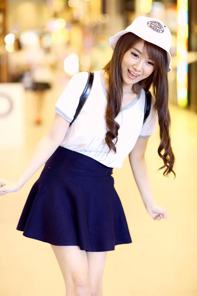 > 泰国虎牙妹晒新照 胸中有黑洞