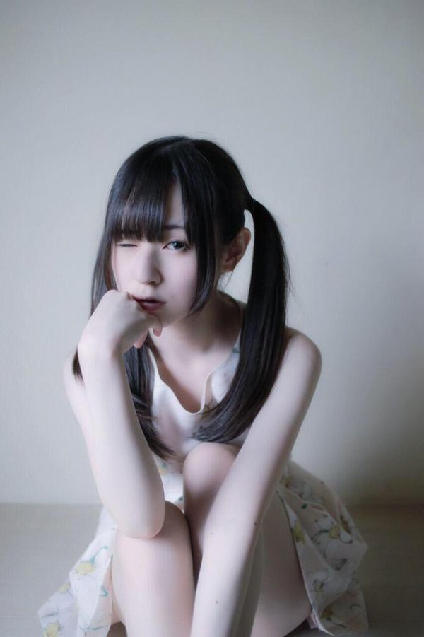 最清纯双马尾萌妹晒福利照