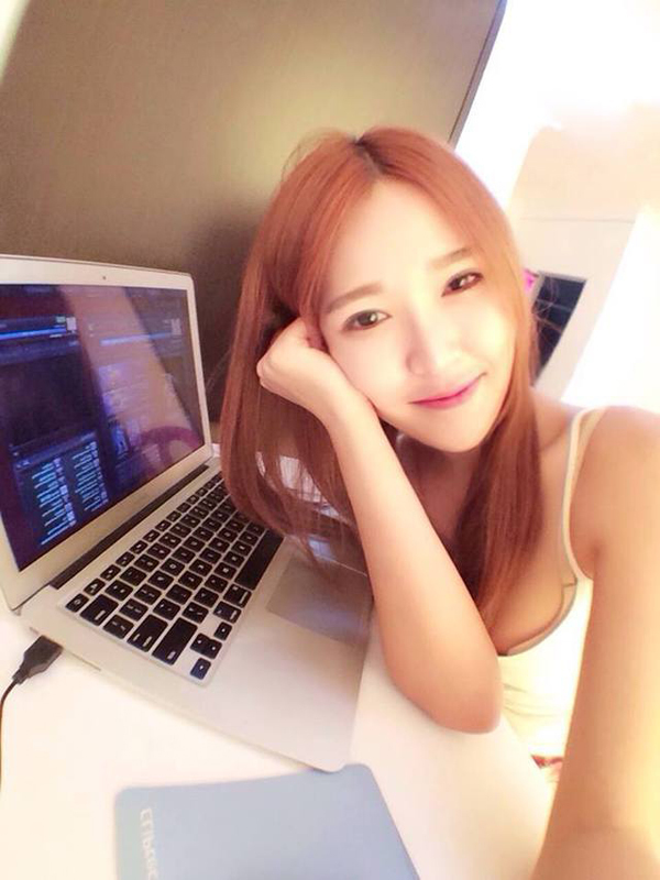 马来西亚正妹身材超好爱dota