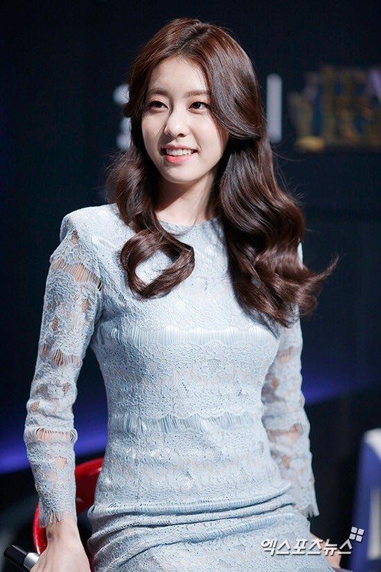 韩国"最美lol主持"离职_高清图集_新浪网