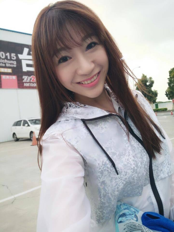 台湾美女showgirl晒性感私照