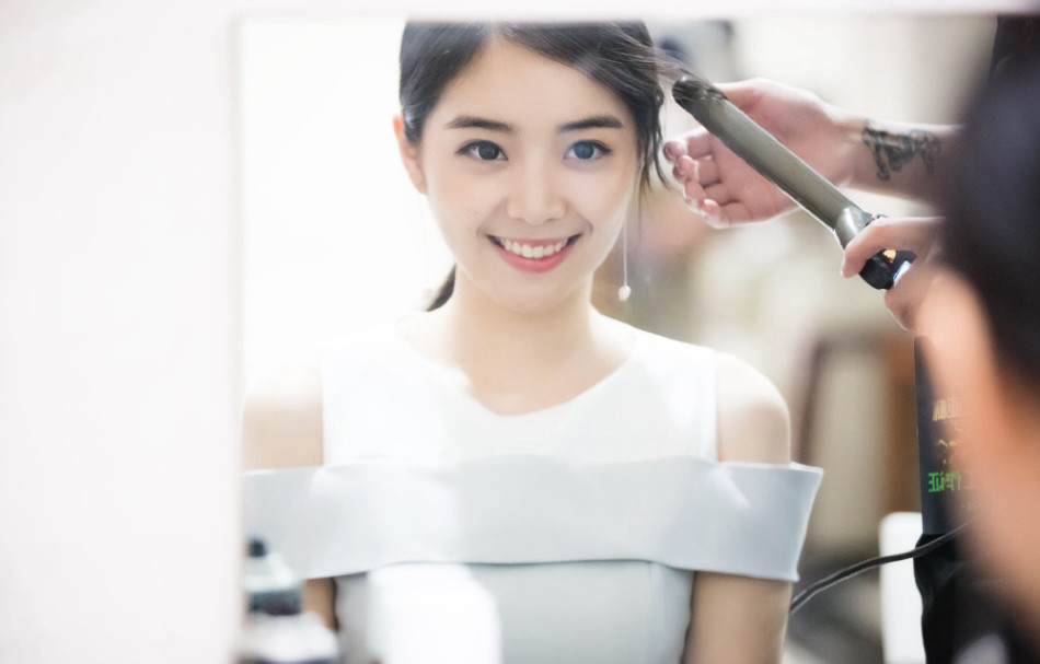 lol赛事女主持人清纯似奶茶