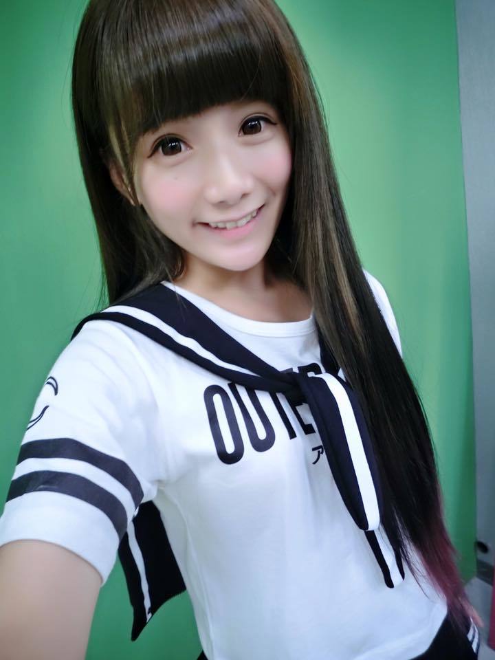 台湾虎牙妹试穿皮卡丘比基尼