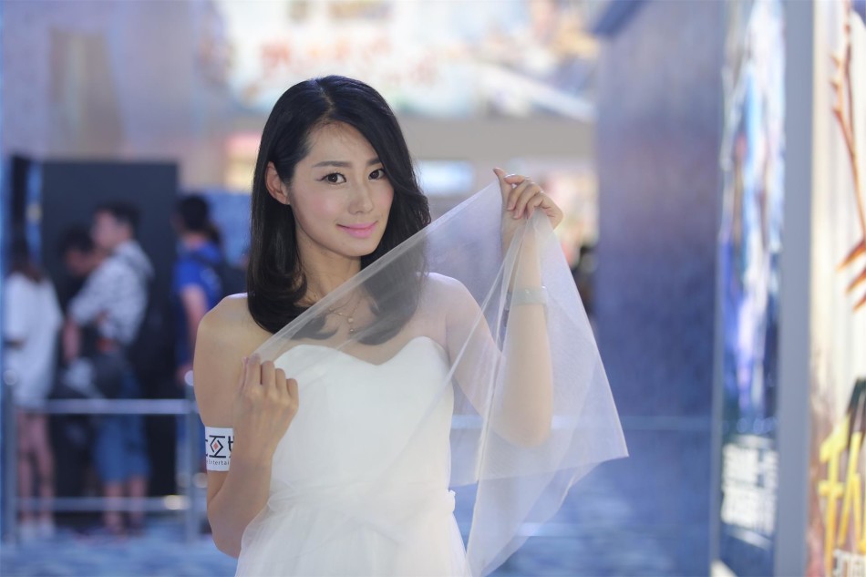 今年chinajoy现场中,各位showgirl争奇斗艳,有一位showgirl蔡慧却用