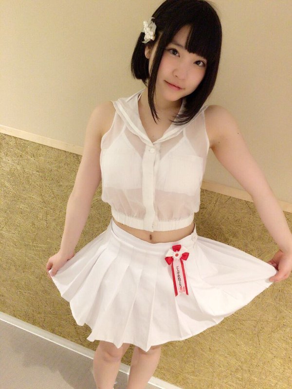 小小年纪就这么胸 二次元感浓厚的17岁偶像写真(10)