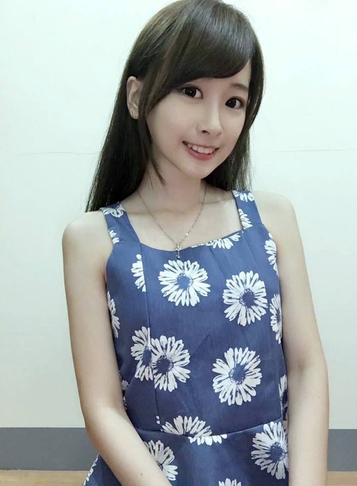 台湾lol女主播薇薇晒私照 清纯好似邻家小妹妹(3)