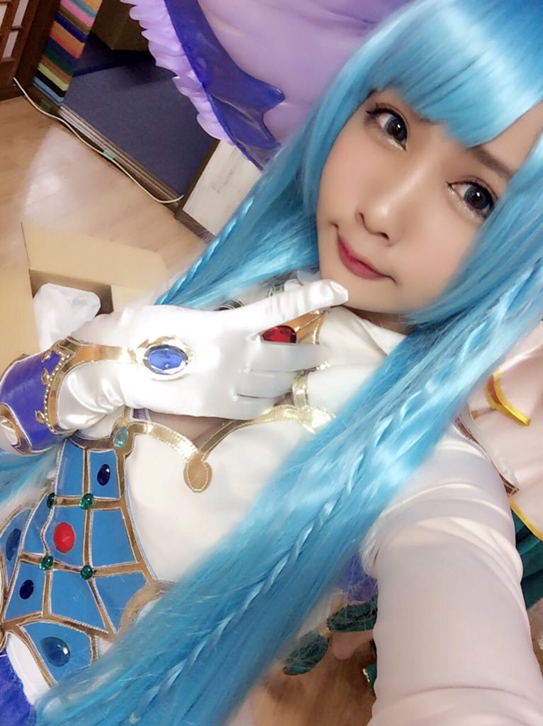 18岁就这么胸11区美少女爱玩游戏还是音游大触