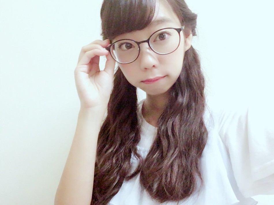 但其实青山光是一名宅女,最喜欢的事情就是一天到晚宅在家里看动画