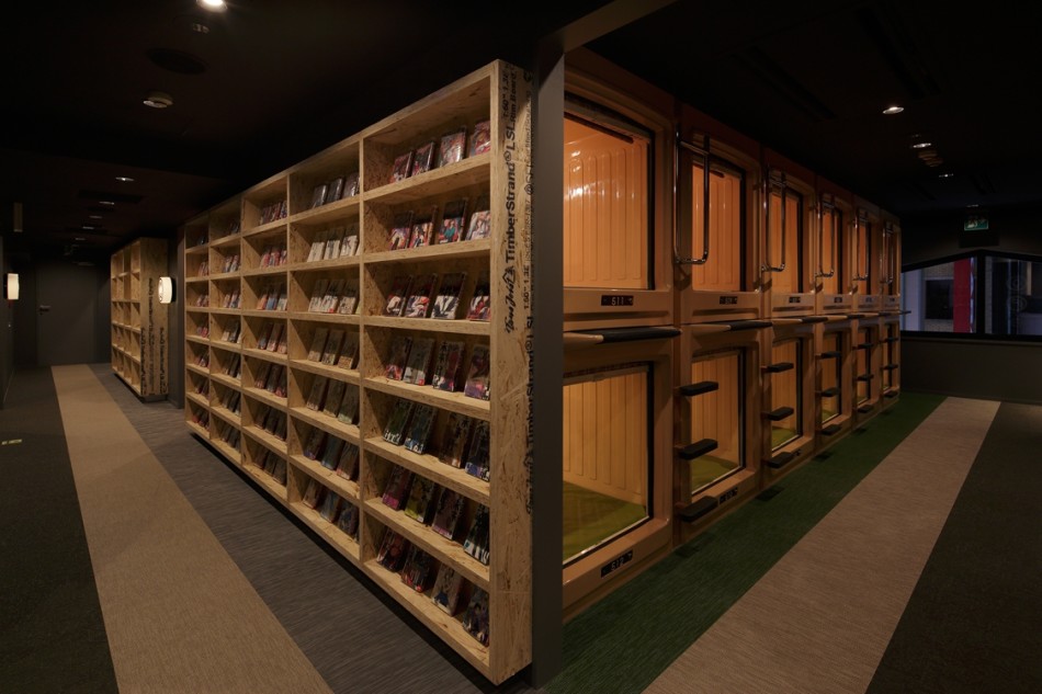 日本网吧也虐狗 专设豪华情侣间