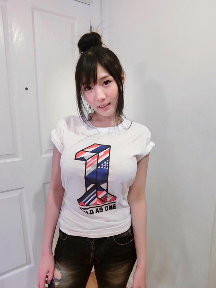 性感升级 棒糖妹最新杂志写真