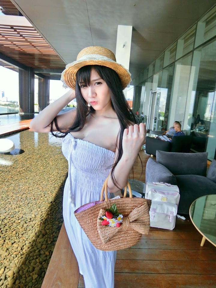 性感升级 棒糖妹最新杂志写真