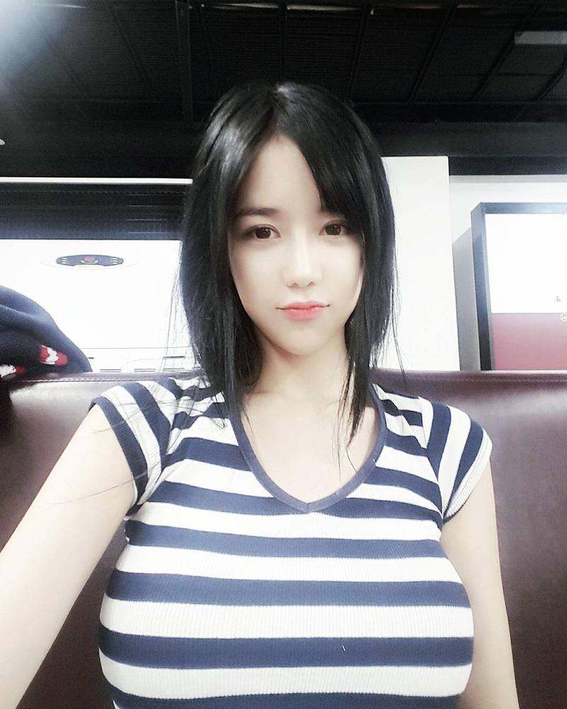 最强娜美身材女主播晒自拍