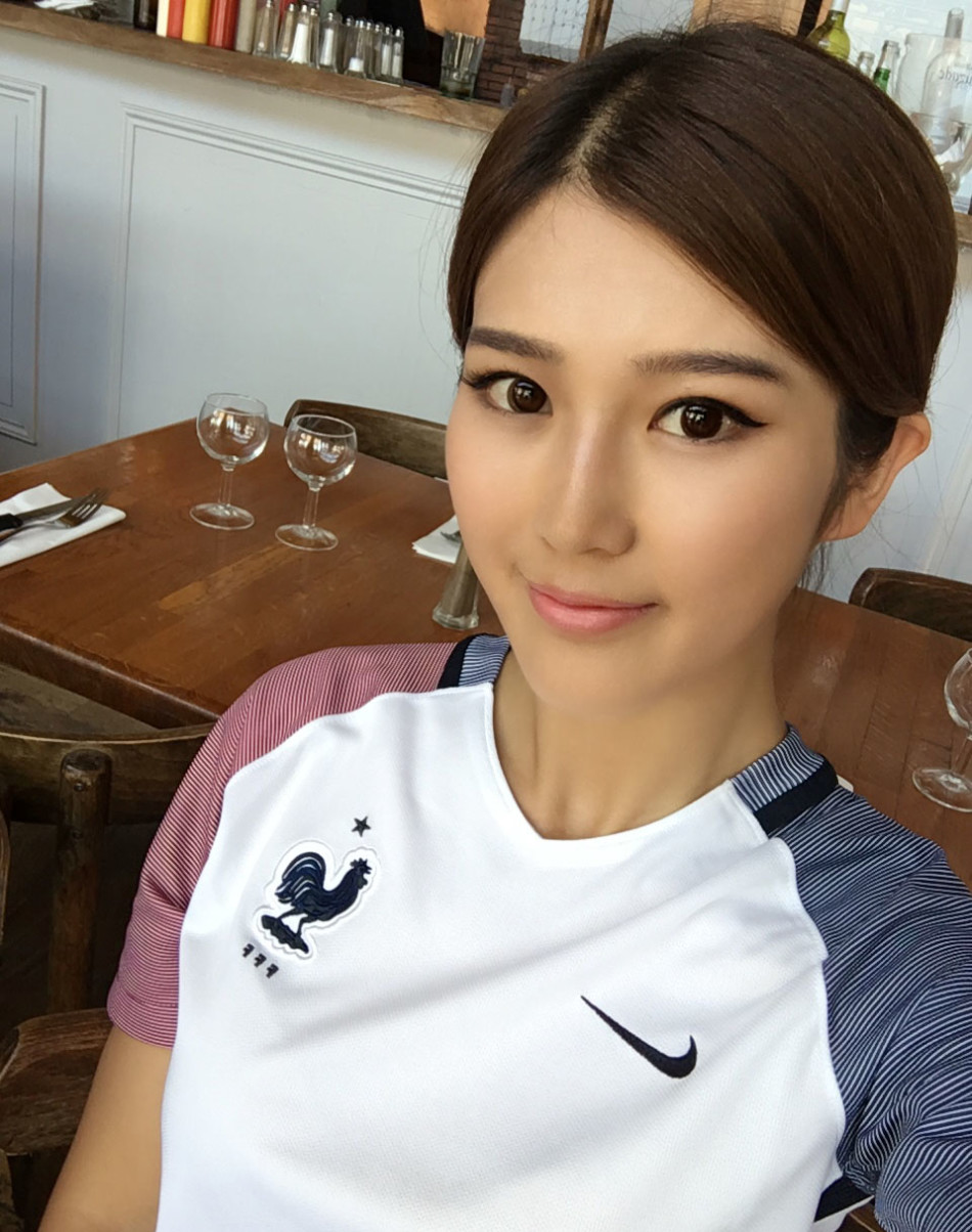 妖艳小魔女 lpl美女主持cos小丑女哈莉奎茵
