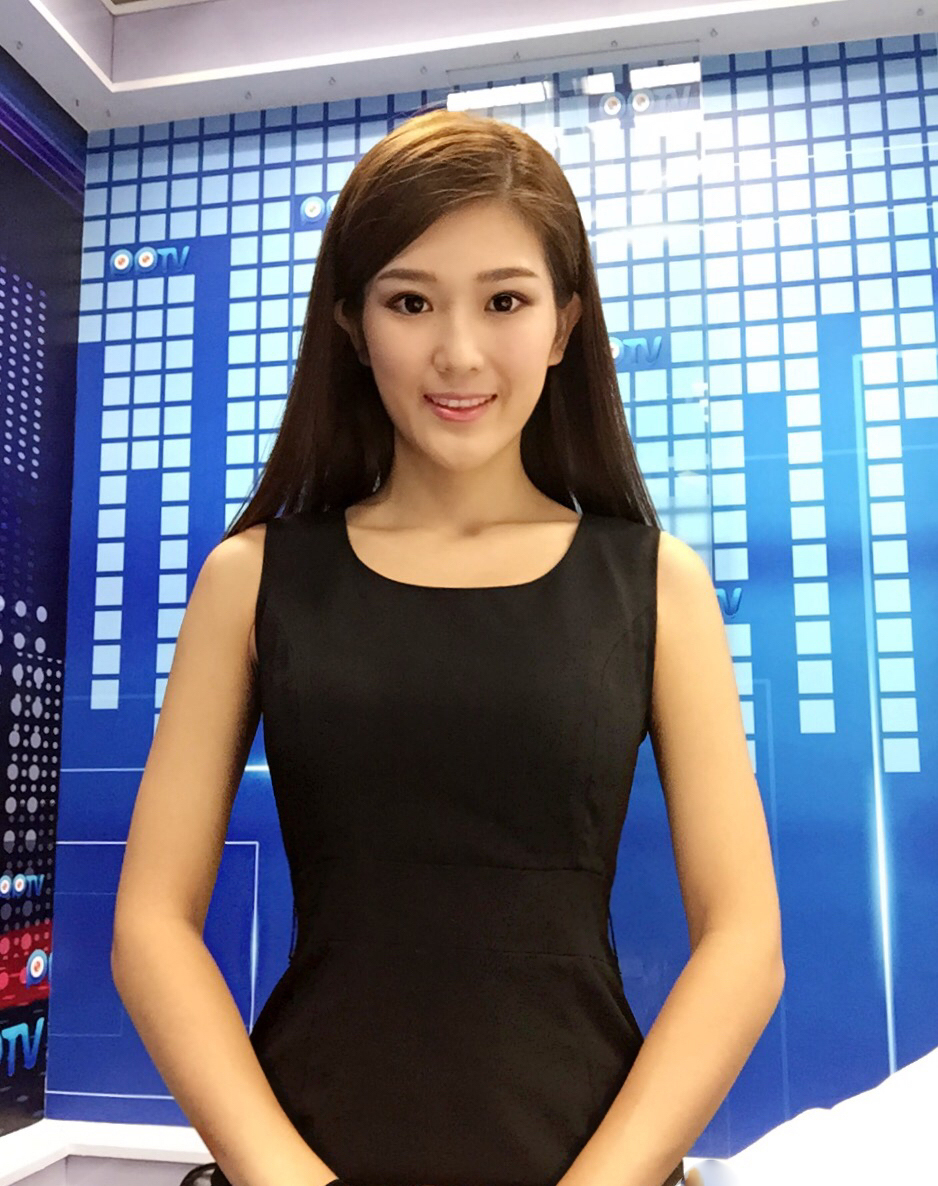 妖艳小魔女 lpl美女主持cos小丑女哈莉奎茵