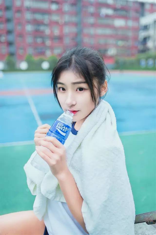 17岁高中生女主播清纯写真(9)