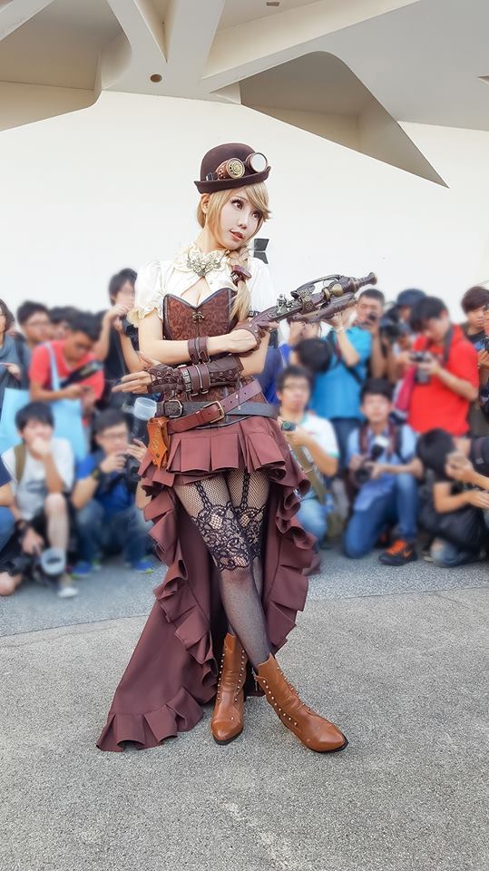 漫展被人墙围绕的超赞coser
