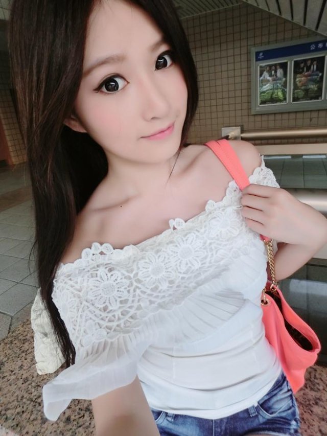 清纯脸蛋美腿兼备 台湾电玩正妹晒百变私房外拍(10)