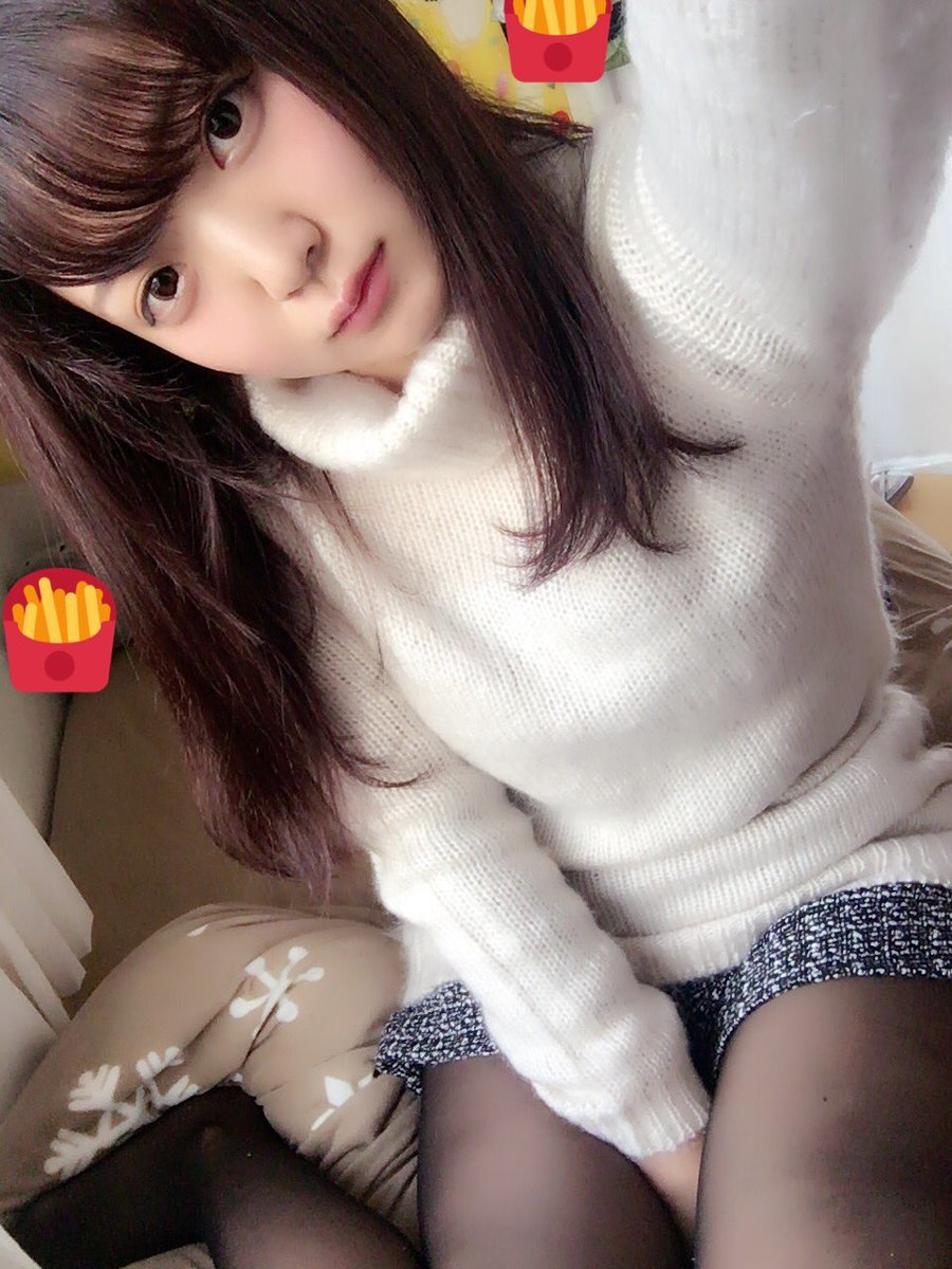 11区萌妹晒可爱开胸衣私照