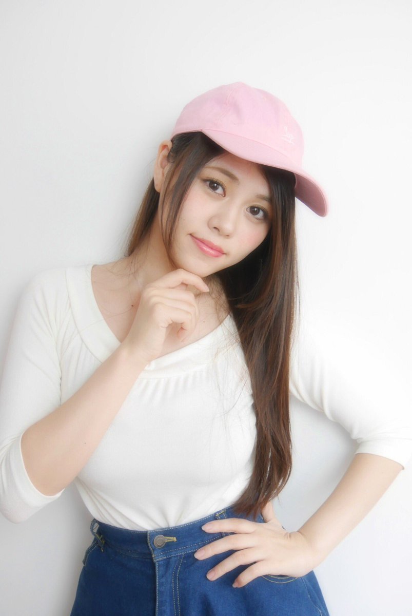 虽然志崎日向今年只有20岁,但是身材却是超龄,有着日本女神罕见的172