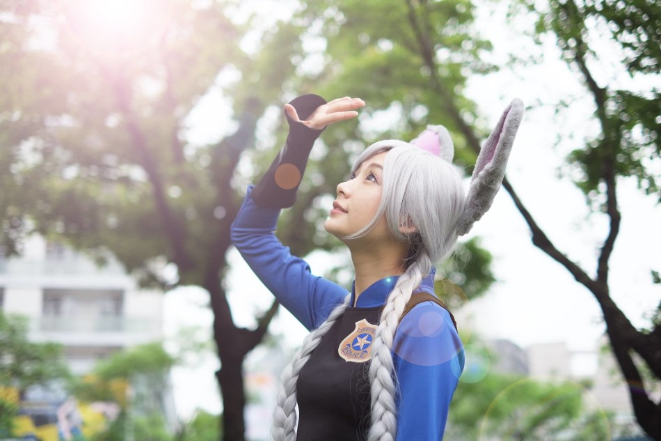 下面就来欣赏一下她的美照吧,还有cos兔子朱迪的