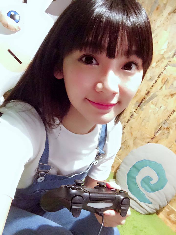 台湾超清纯lol美女主播走红