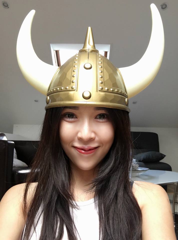 "球王"级美女玩家私照曝光