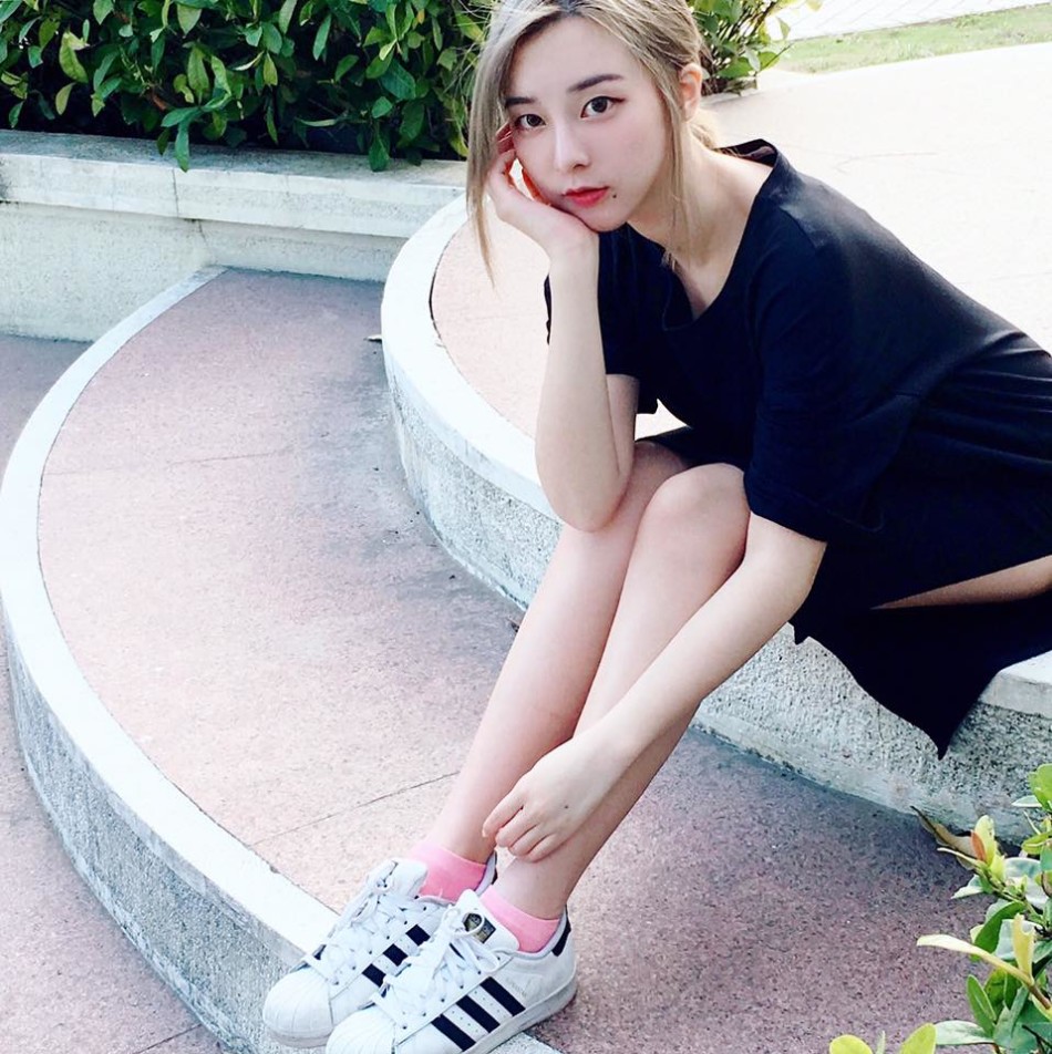 台湾清纯lol女神奎丁曝私照