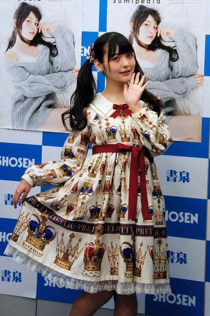 清纯声优上板堇首度挑战泳装 颜值还是那么高啊
