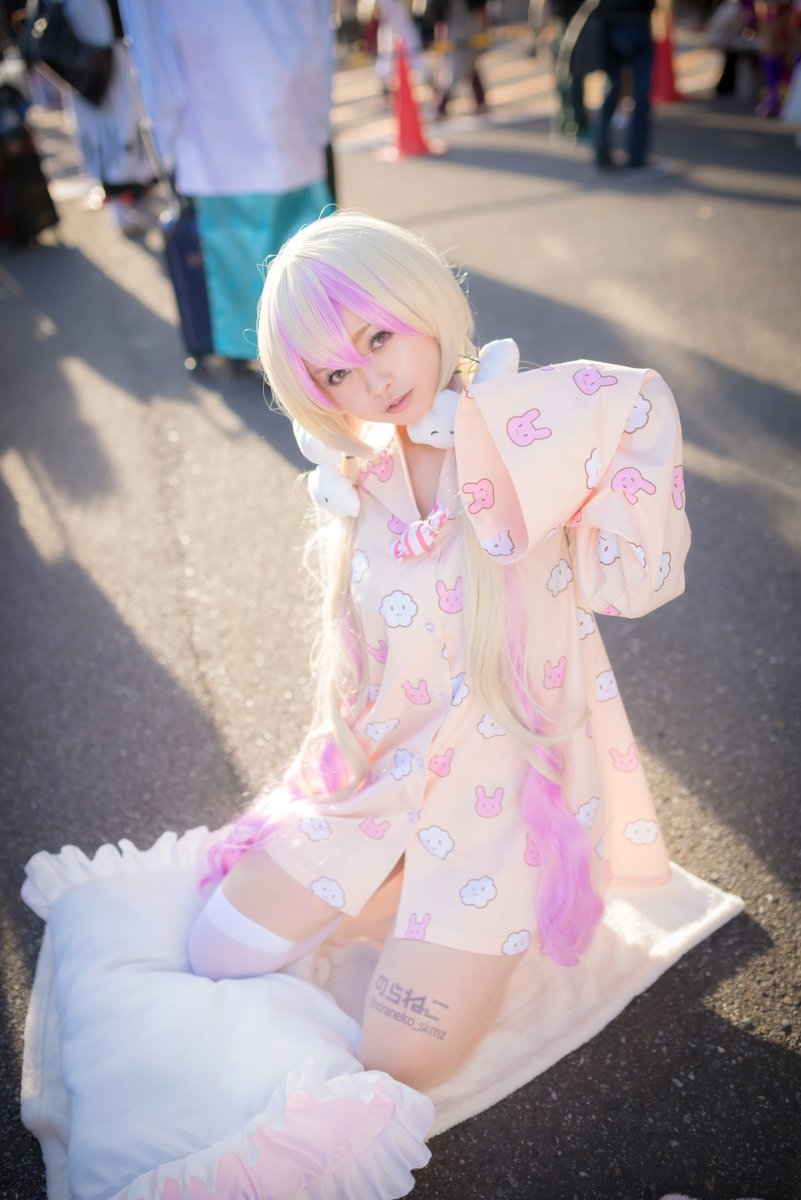 11区萌妹穿开背毛衣拍写真 性感身材让人流口水