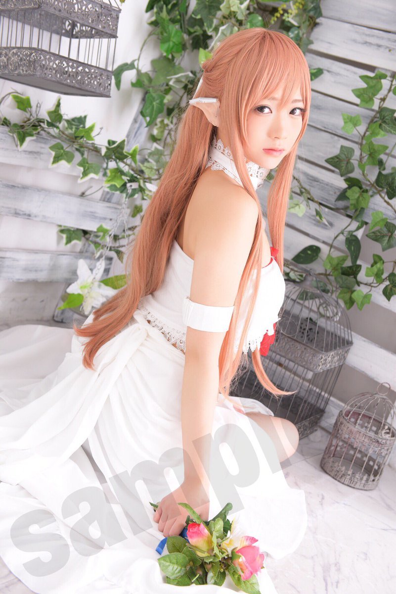 萌妹沉迷国产手游 晒照送福利