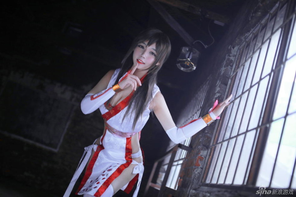 灵气动人的绝美女剑士cos