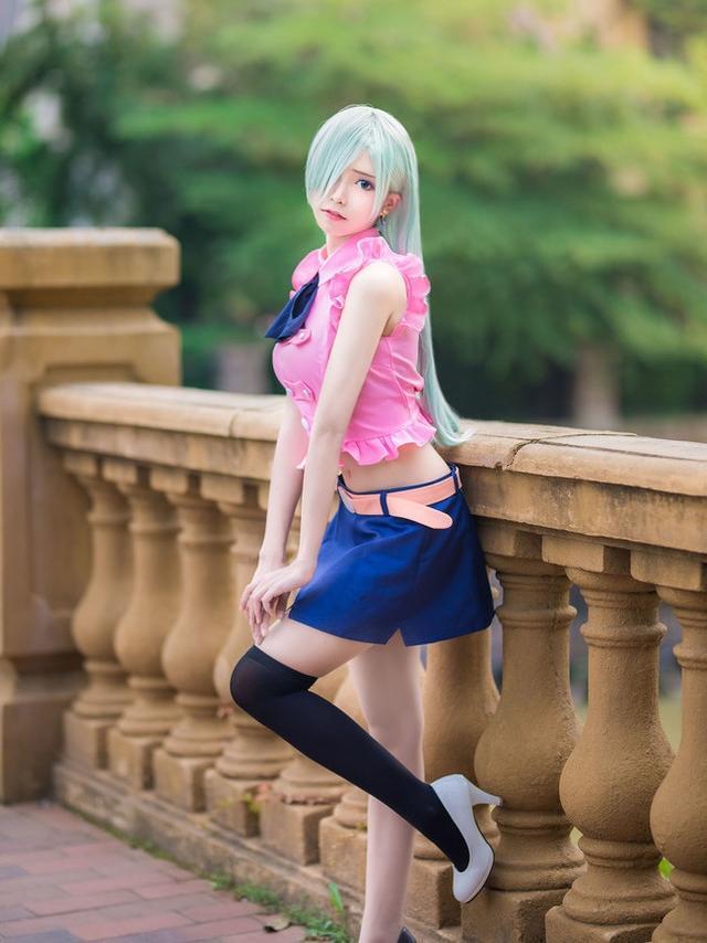 惊艳的猎肠者cos 黑丝长腿宅男福利