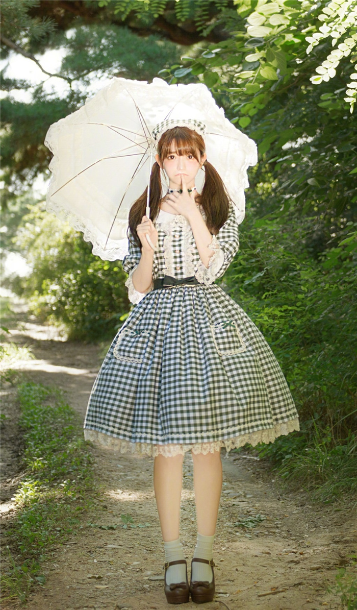 韩国第一美女yurisa花丛嬉戏可爱迷人(9)