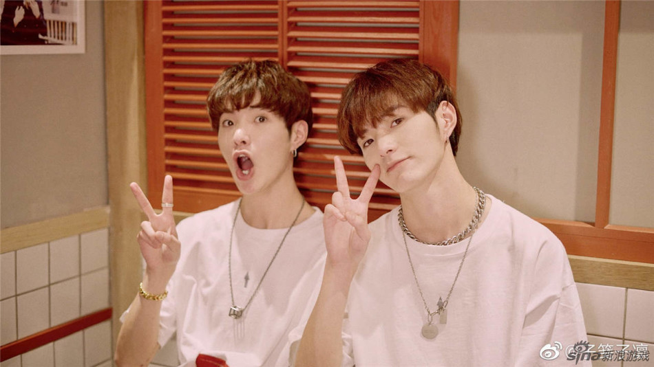 双子星子笺子凛加盟新浪猫爪帅哥荐游团