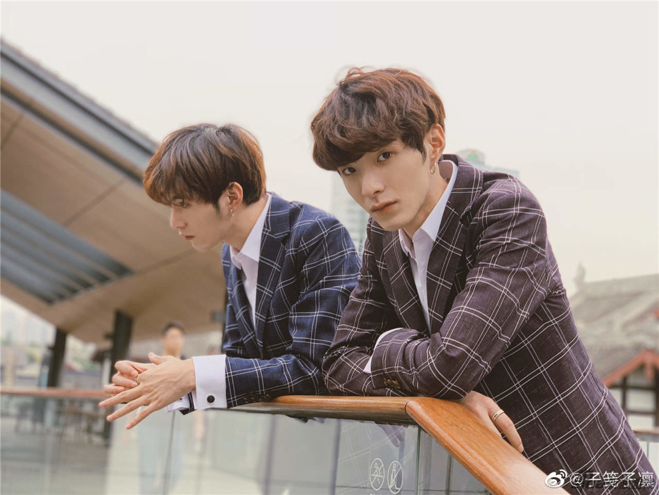 双子星子笺子凛加盟新浪猫爪帅哥荐游团