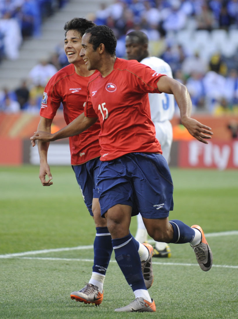 洪都拉斯后卫解围失误智利破门