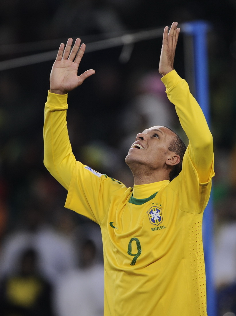 法比亚诺手球嫌疑破门